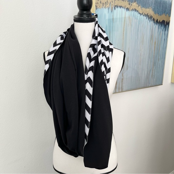 Lululemon Vinyasa Scarf *Luon Light Arrow Chevron White Black / Black - Picture 1 of 9